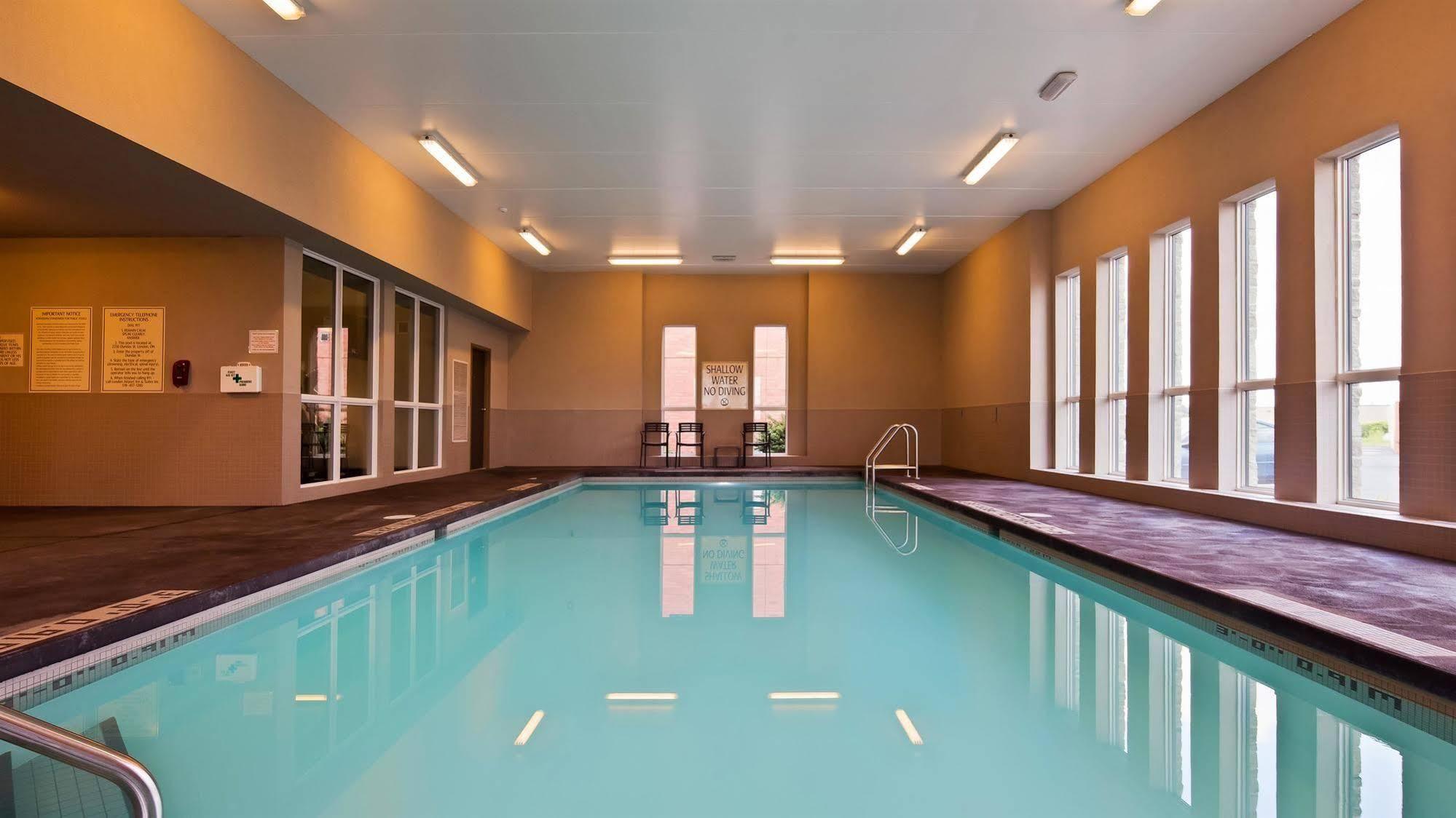 Best Western London Airport Inn & Suites Zewnętrze zdjęcie