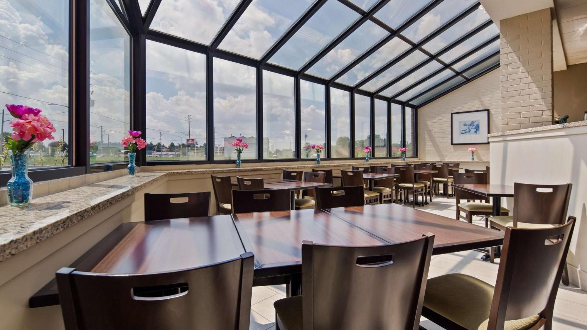 Best Western London Airport Inn & Suites Zewnętrze zdjęcie